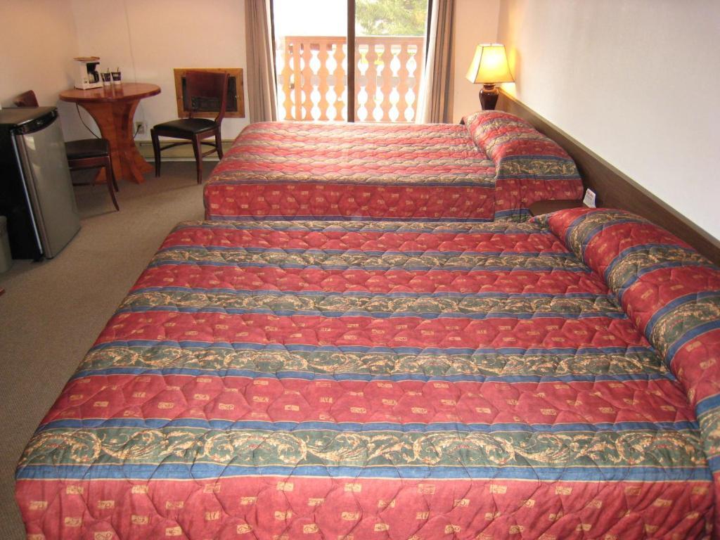 Alpen Motel Radium Hot Springs Zimmer foto